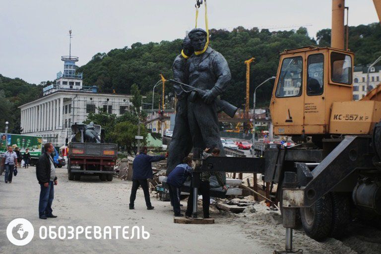 С киевской набережной навсегда исчез памятник морякам