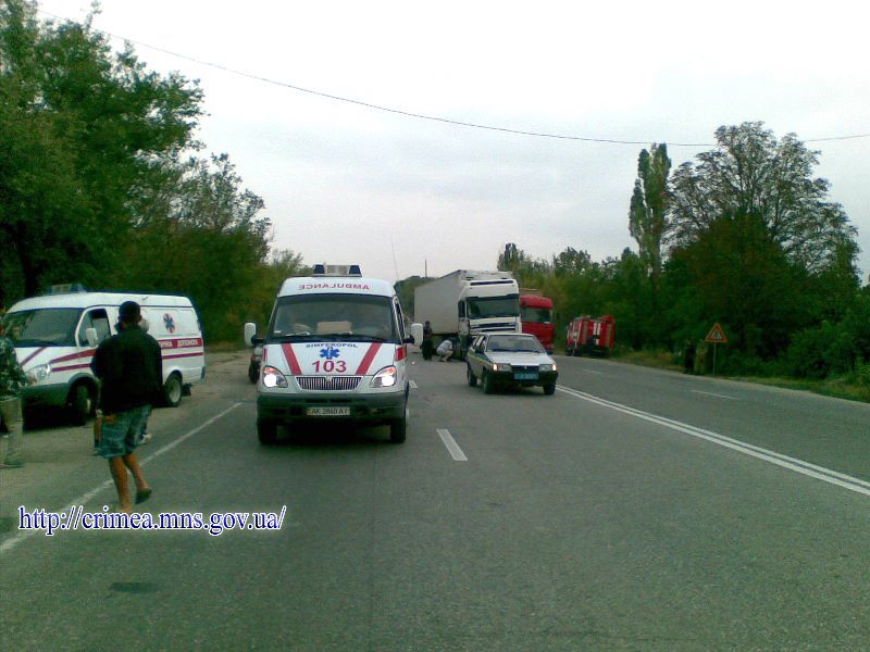 У Криму фура врізалася в автобус: є загиблі