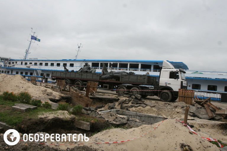 С киевской набережной навсегда исчез памятник морякам