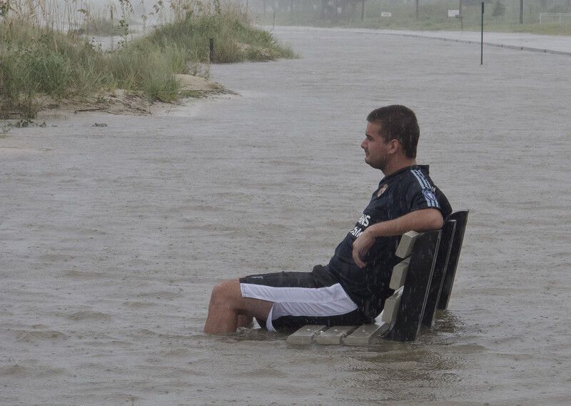 Ураган "Исаак" обесточил полмиллиона домов в США