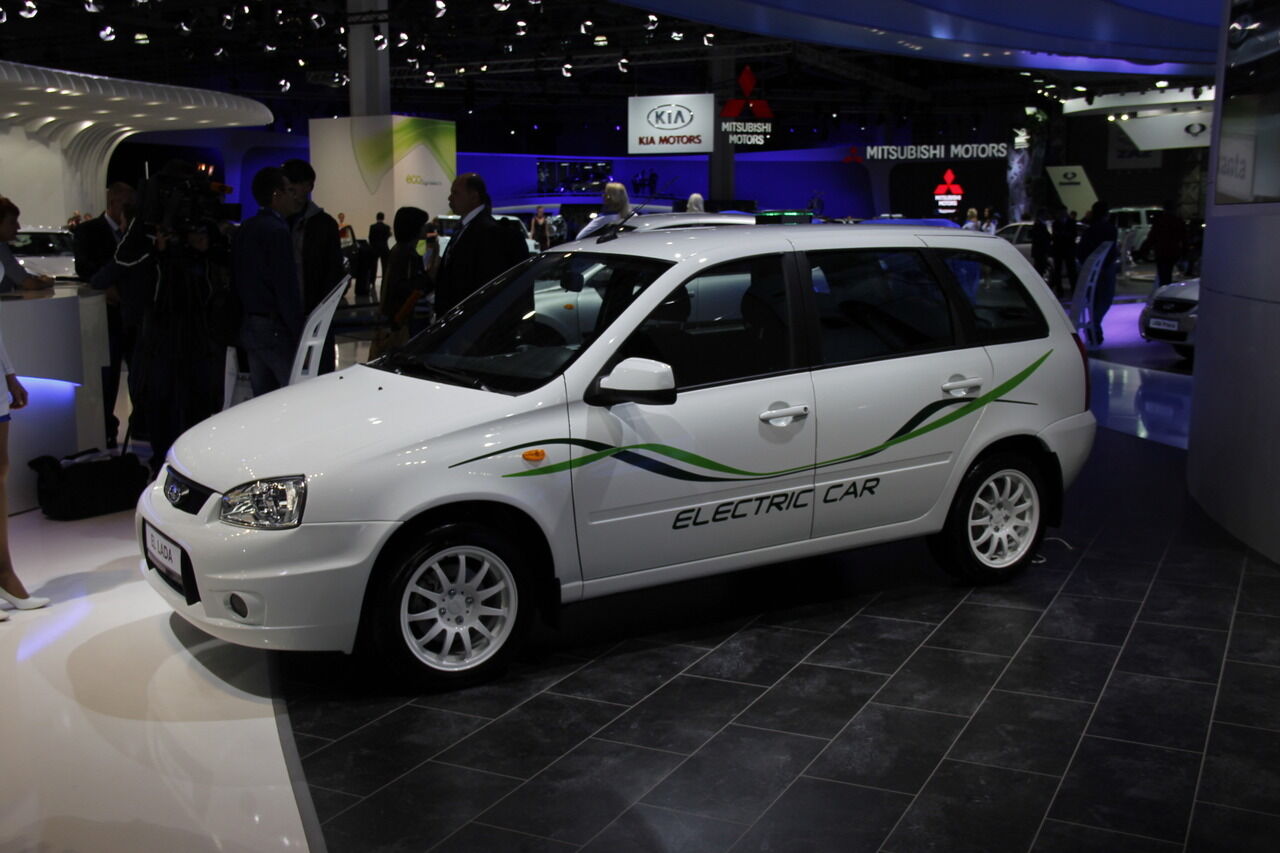 АвтоВАЗ показал новую "Ладу Калину" и электромобиль