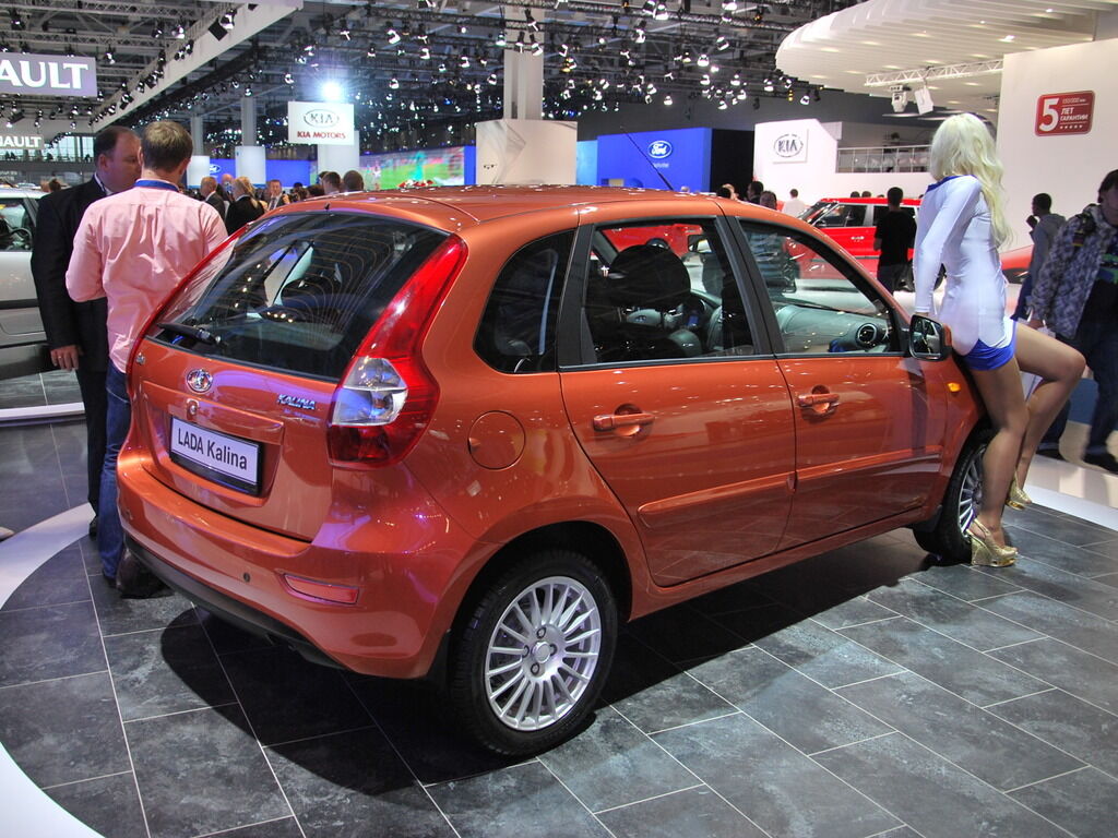 АвтоВАЗ показал новую "Ладу Калину" и электромобиль