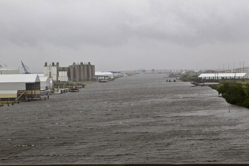 Ураган "Исаак" обесточил полмиллиона домов в США