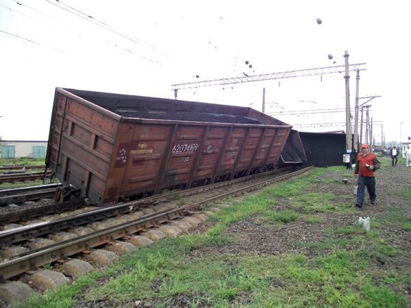 В Донецкой области сошёл с рельсов поезд