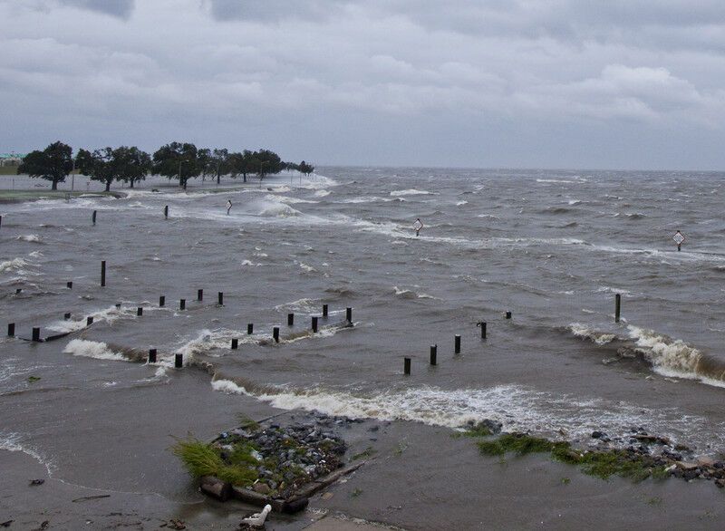 Ураган "Исаак" обесточил полмиллиона домов в США