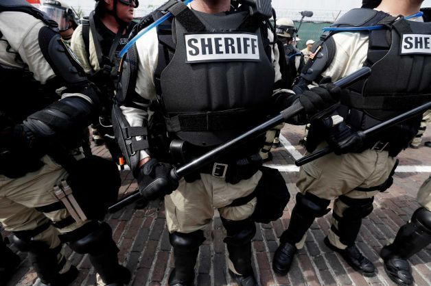 Во Флориде пытались заковать в наручники Кондолизу Райс