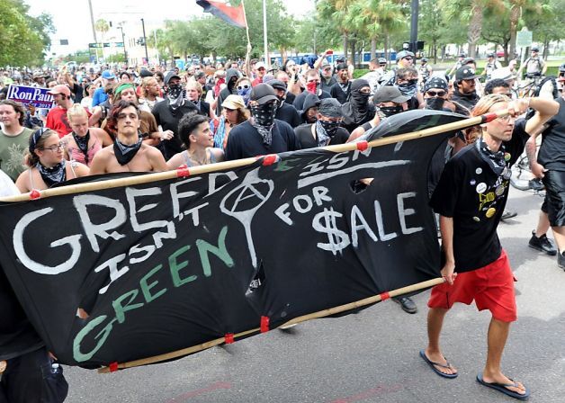 Во Флориде пытались заковать в наручники Кондолизу Райс