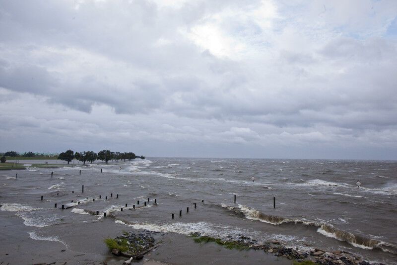 Ураган "Исаак" обесточил полмиллиона домов в США