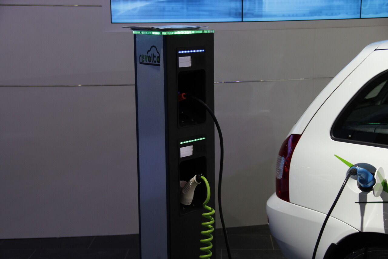 АвтоВАЗ показал новую "Ладу Калину" и электромобиль