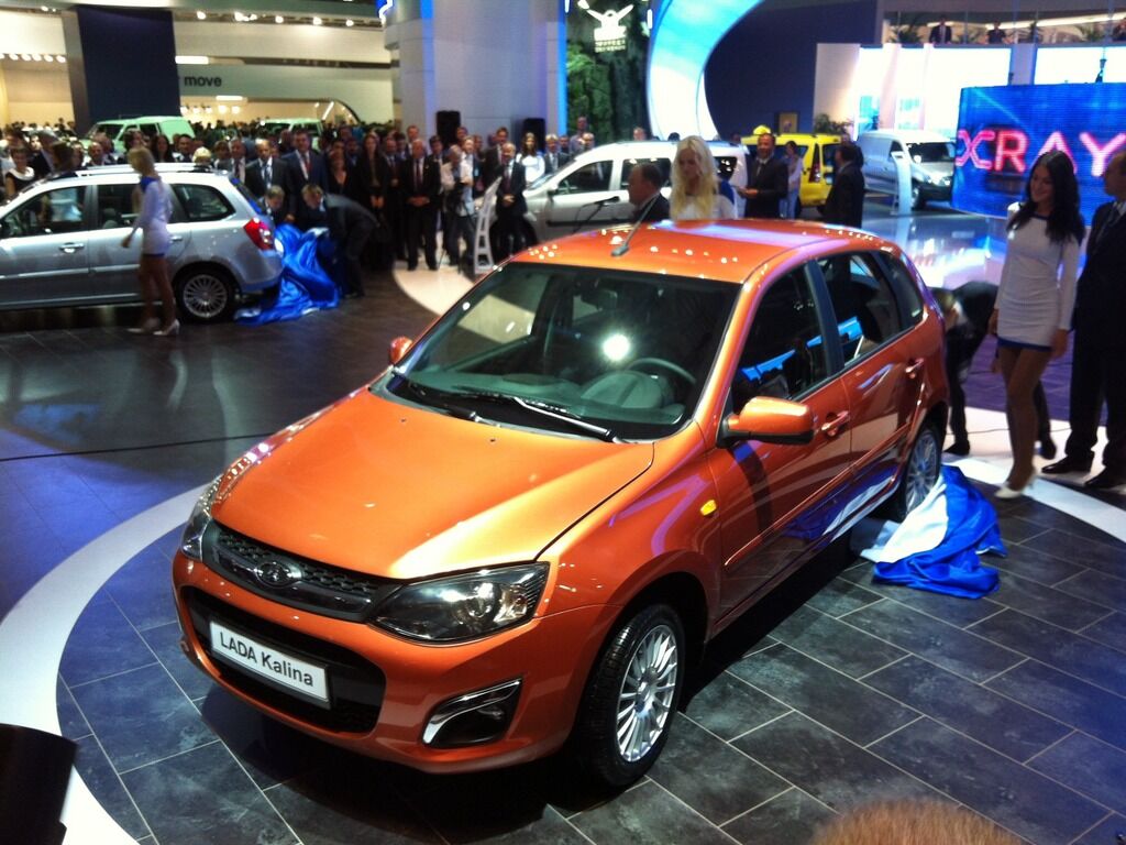 АвтоВАЗ показал новую "Ладу Калину" и электромобиль