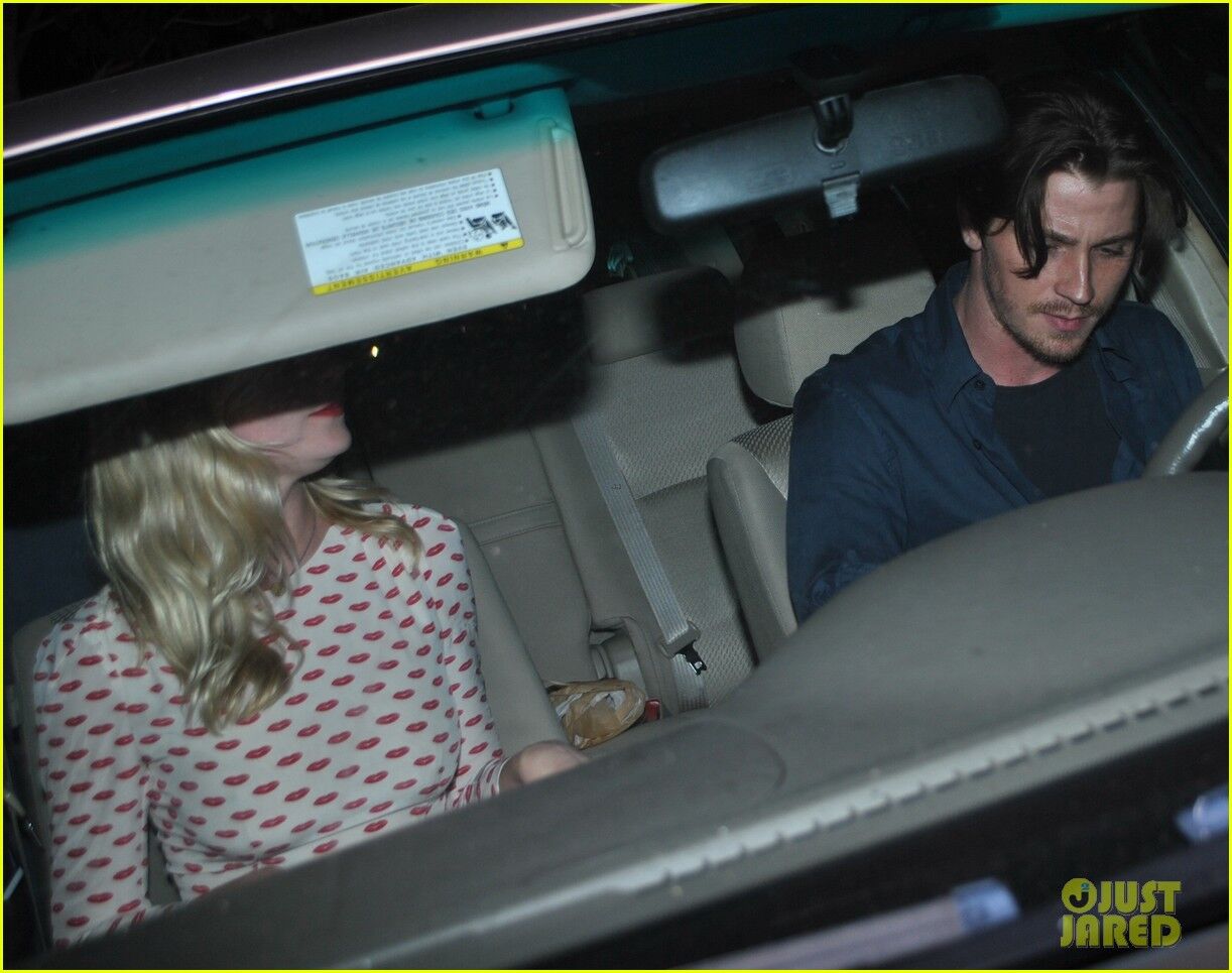 Кирстен Данст побывала на семейном ужине. Фото