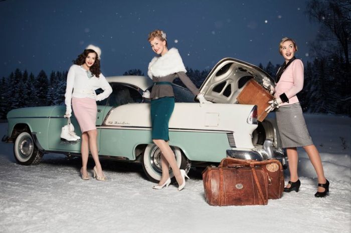 Сексуальные девушки и ретро-автомобили. Фото 