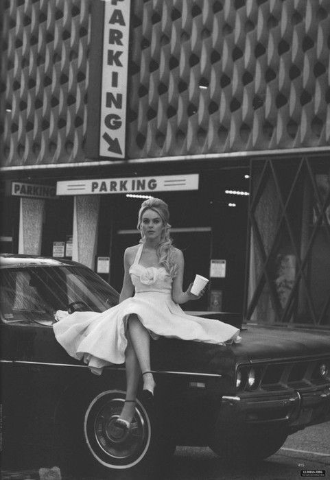 Сексуальные девушки и ретро-автомобили. Фото 