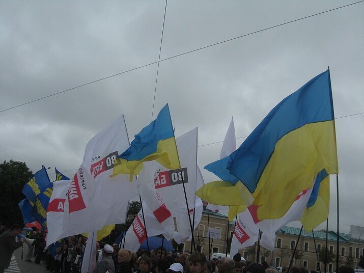 Под облсоветом Харькова митингуют "за" и "против" закона о языках
