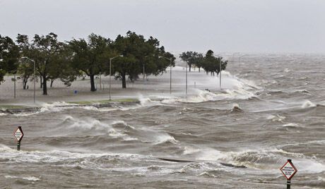 Луїзіані загрожує прорив греблі: влада евакуює населення