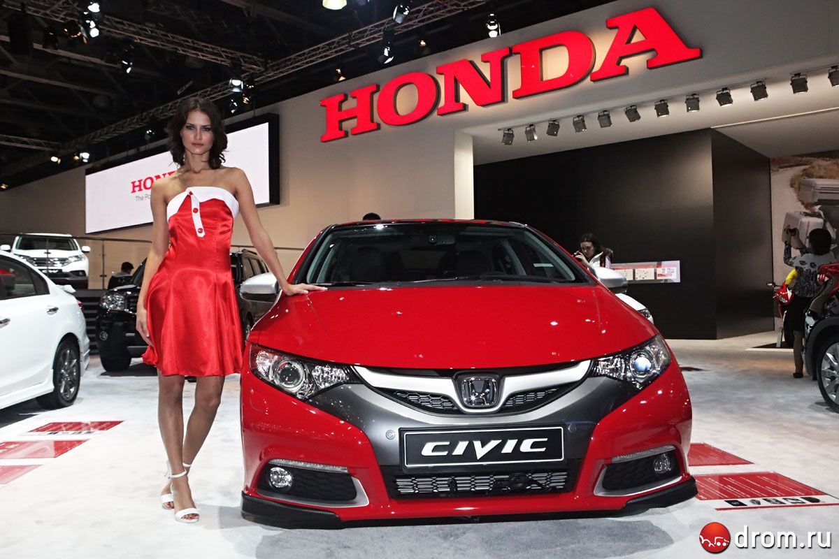 Самые красивые девушки Московского автосалона. Фото 