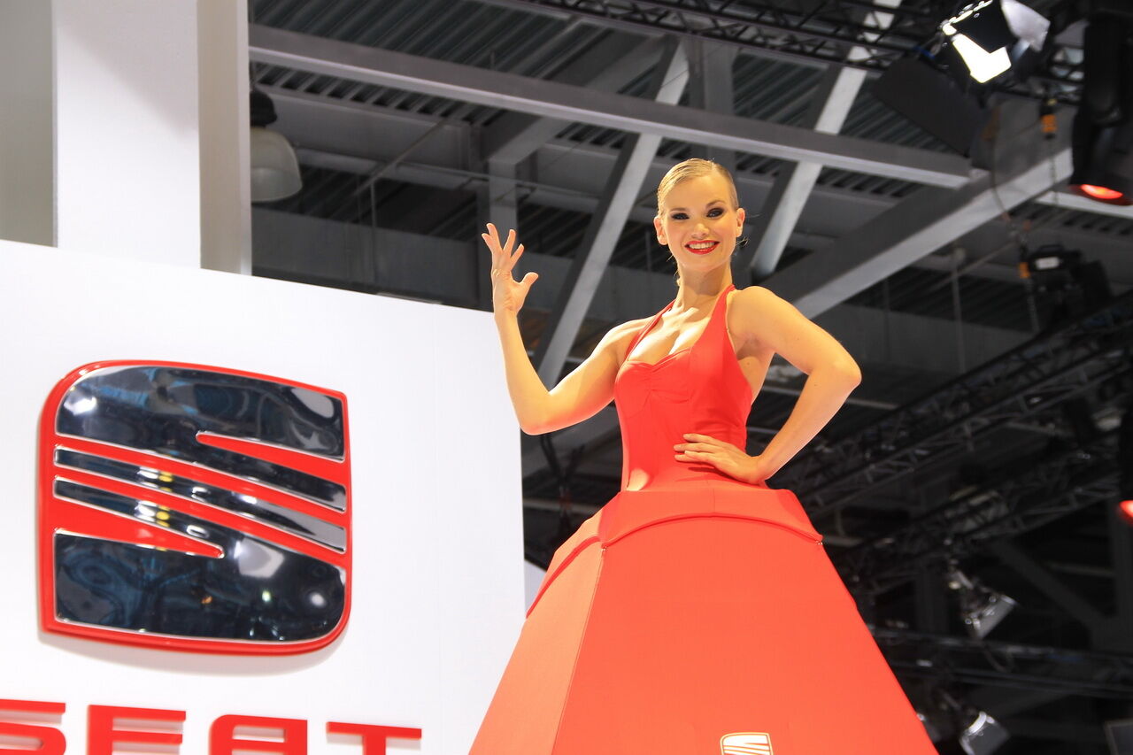 Самые красивые девушки Московского автосалона. Фото 