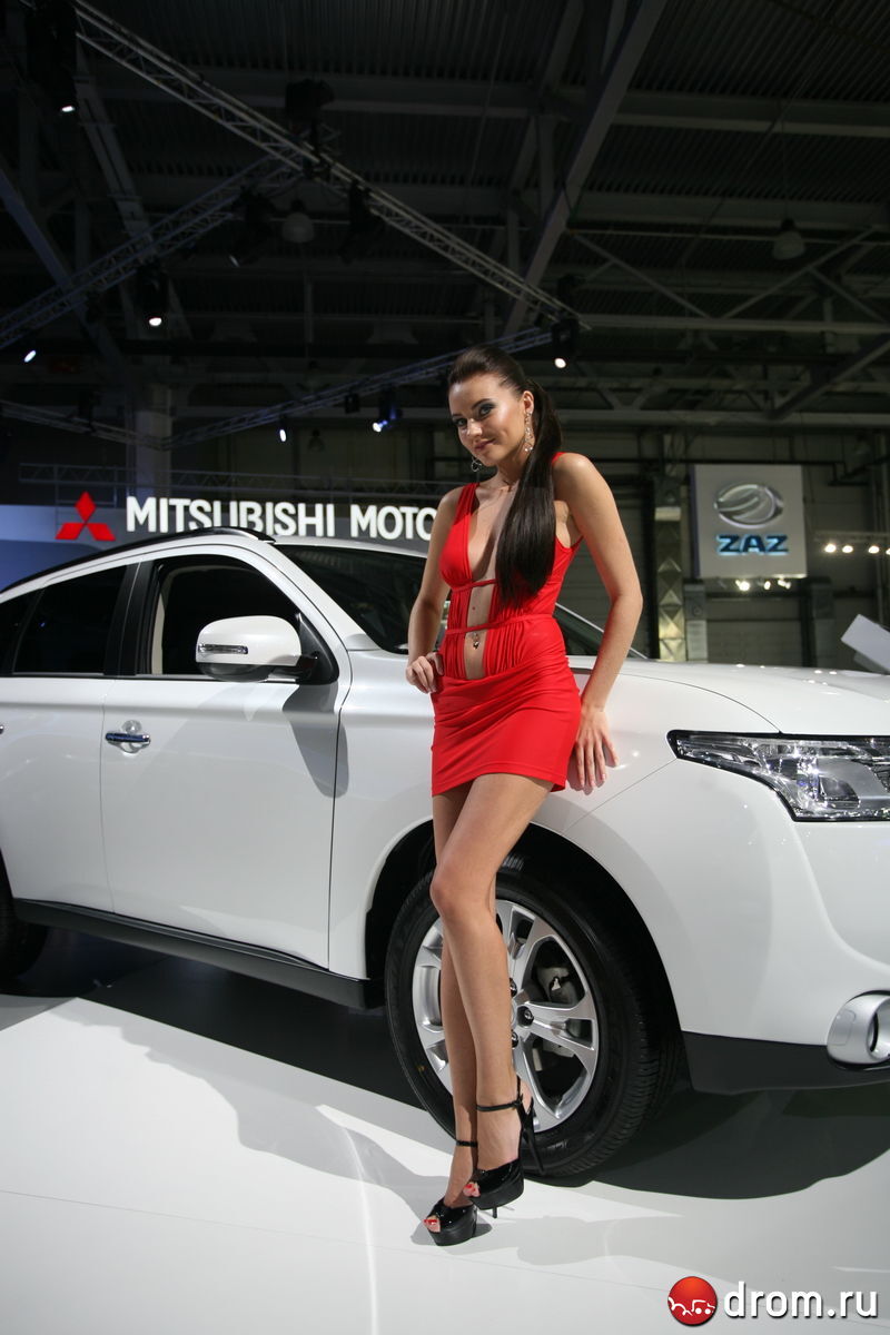 Самые красивые девушки Московского автосалона. Фото 