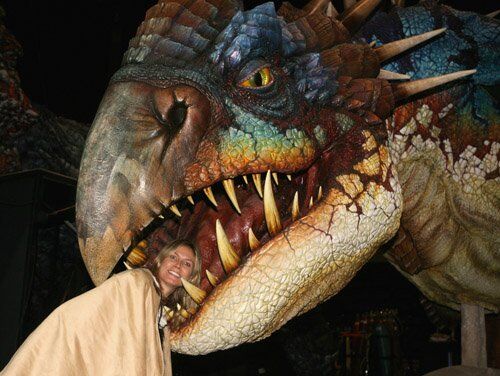 Хайди Клум попробовала приручить дракона. Фото