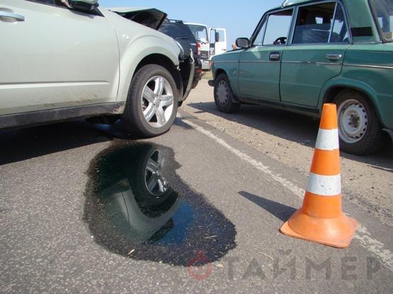 "ВАЗ" разорвало пополам – на водителе ни царапины. Фото