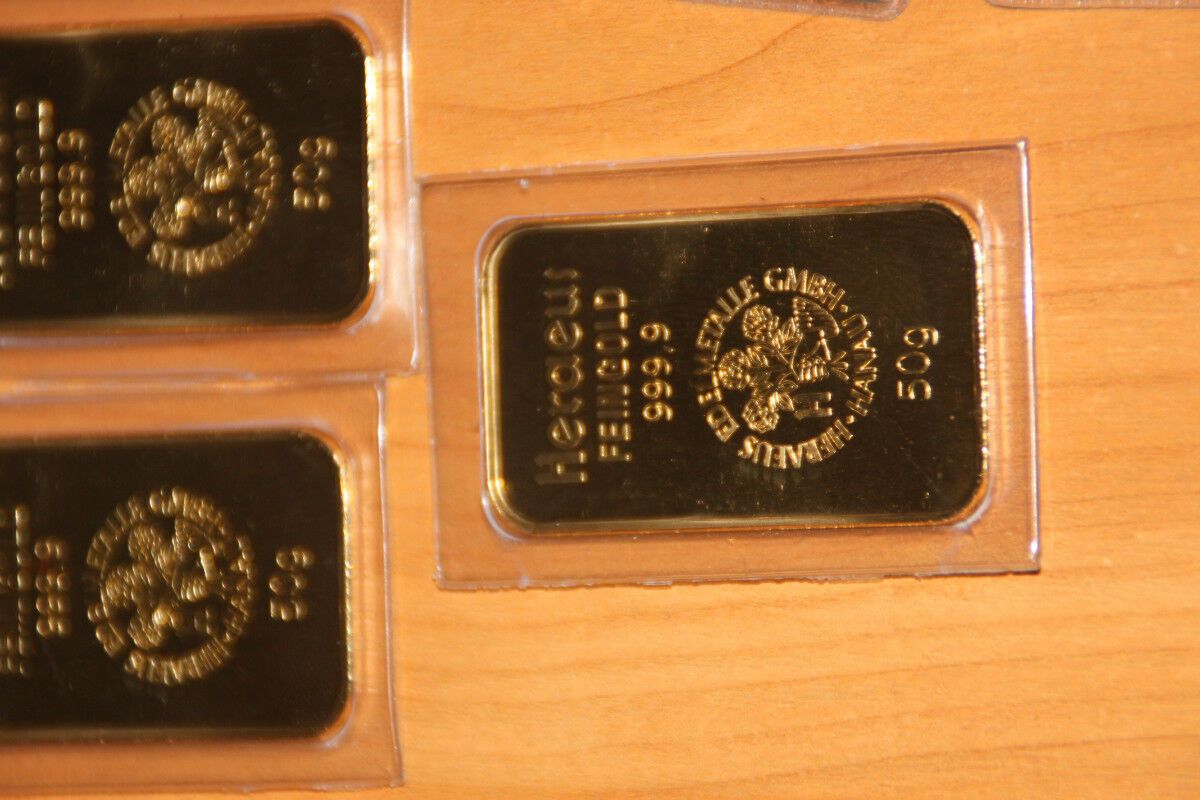 Немец пытался вывезти из Украины контрабандно 1 кг золотых слитков