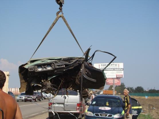 "ВАЗ" разорвало пополам – на водителе ни царапины. Фото