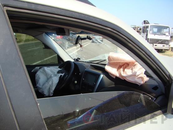 "ВАЗ" разорвало пополам – на водителе ни царапины. Фото