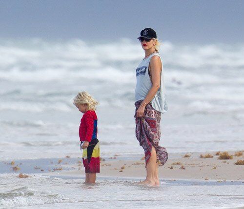 Стефани устроила семейный поход на пляж. Фото