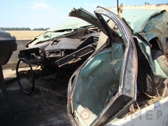 "ВАЗ" разорвало пополам – на водителе ни царапины. Фото