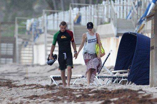 Стефани устроила семейный поход на пляж. Фото