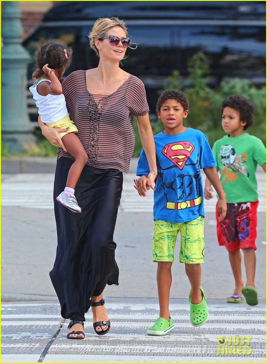 Семейство Хайди Клум собралось покушать. Фото