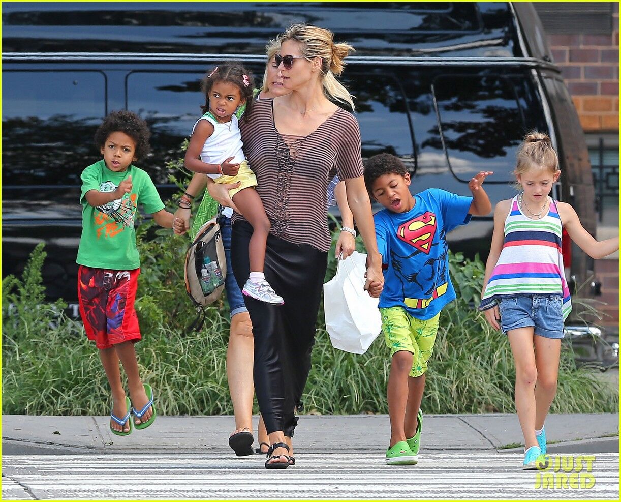 Семейство Хайди Клум собралось покушать. Фото