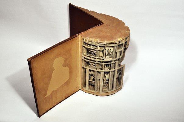 Cкульптура з книг