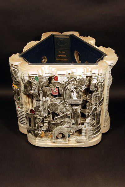 Cкульптура з книг