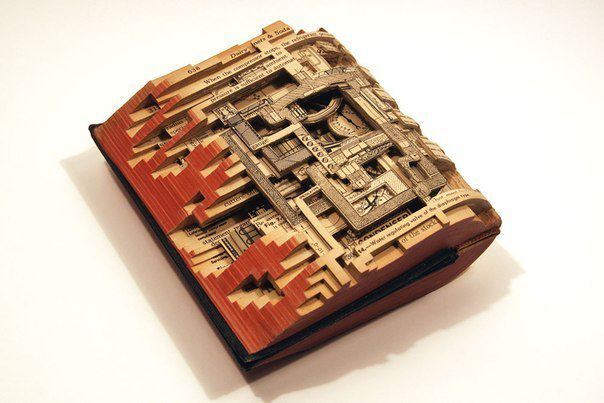 Cкульптура з книг