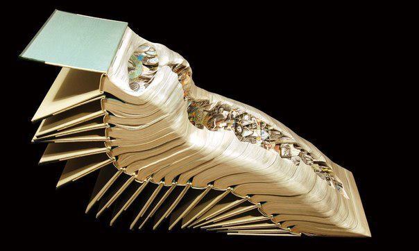 Cкульптура з книг