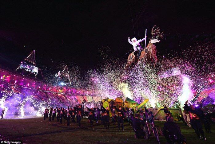 Звезды выступили на закрытии Паралимпийских игр. Фото