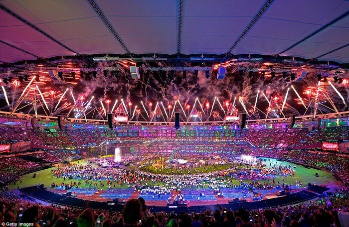 Звезды выступили на закрытии Паралимпийских игр. Фото
