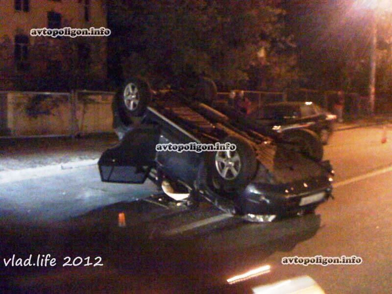 ДТП в Киеве: BMW на 25 метров отбросил Toyota RAV4. Фото  