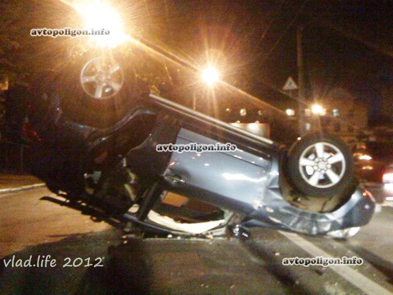 ДТП в Киеве: BMW на 25 метров отбросил Toyota RAV4. Фото  