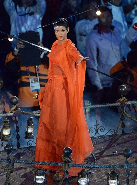 Звезды выступили на закрытии Паралимпийских игр. Фото