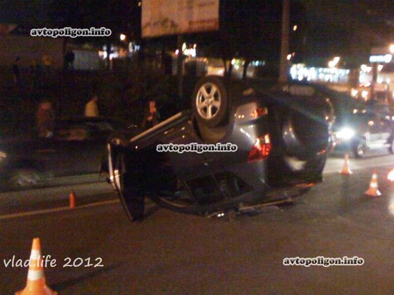 ДТП в Киеве: BMW на 25 метров отбросил Toyota RAV4. Фото  