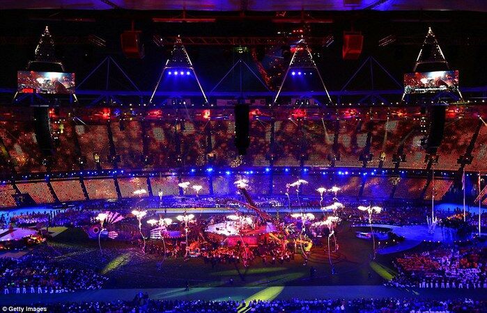 Звезды выступили на закрытии Паралимпийских игр. Фото