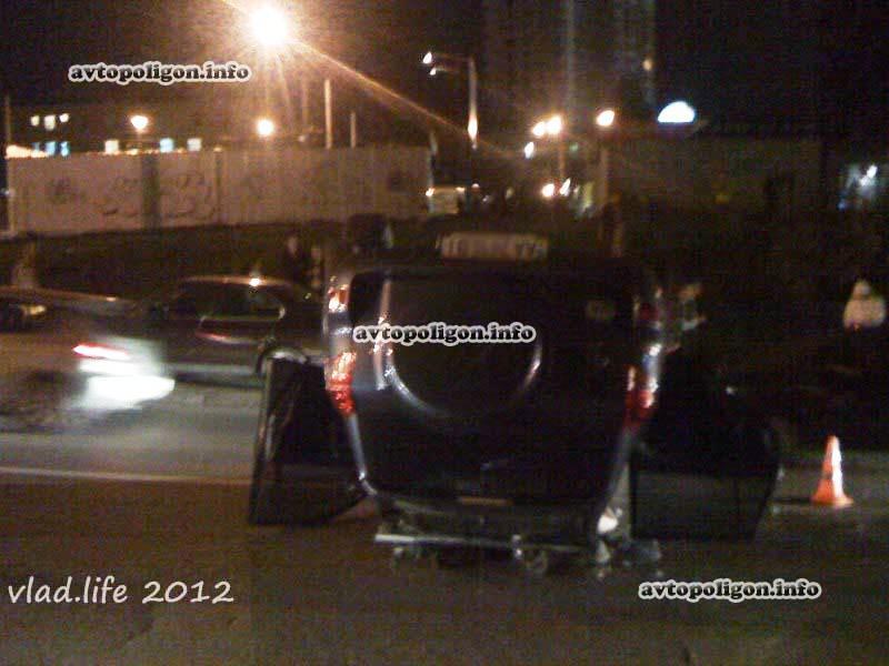 ДТП в Киеве: BMW на 25 метров отбросил Toyota RAV4. Фото  