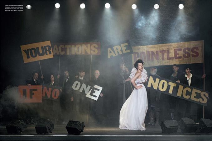 Милла Йовович на митинге