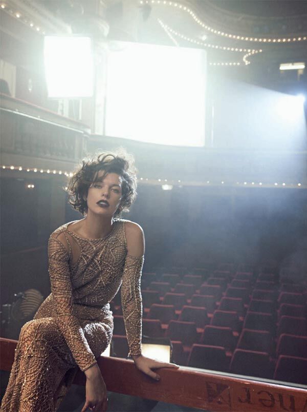 Милла Йовович на митинге