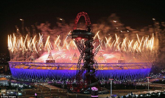 Звезды выступили на закрытии Паралимпийских игр. Фото