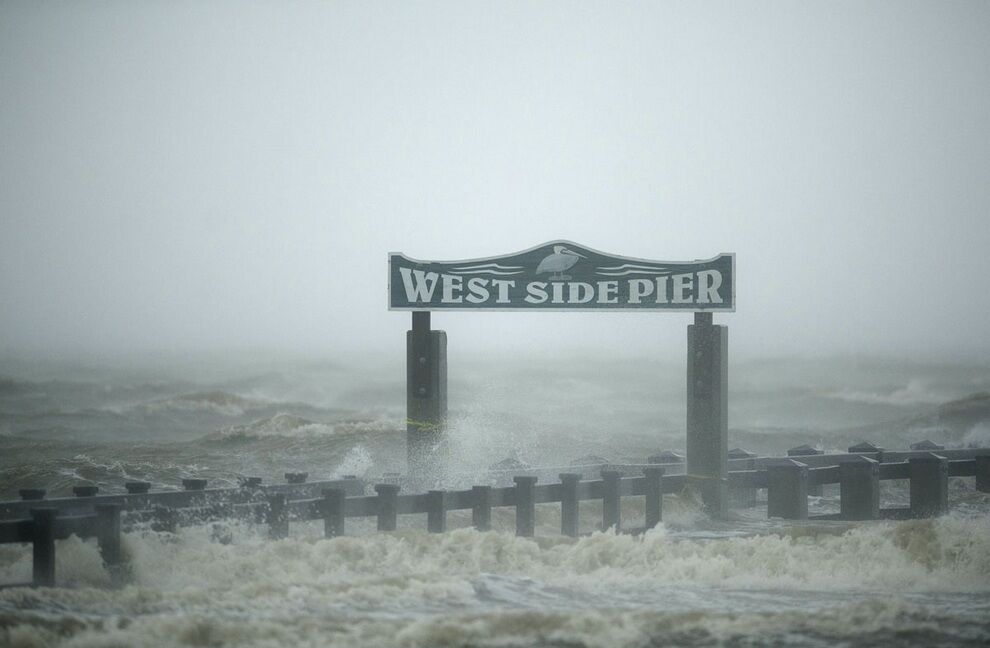 Последствия тропического шторма "Айзек"