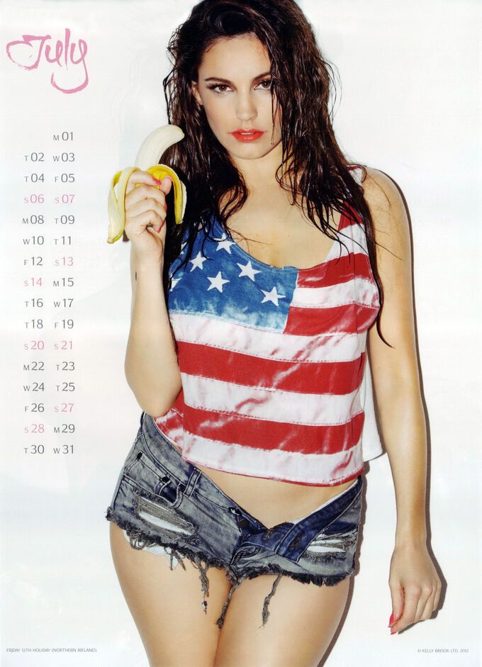Келли Брук представила свой календарь. Фото