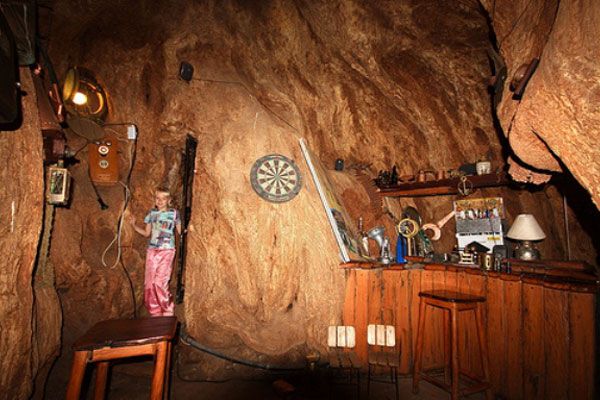 В ЮАР зазывают туристов в бар внутри баобаба
